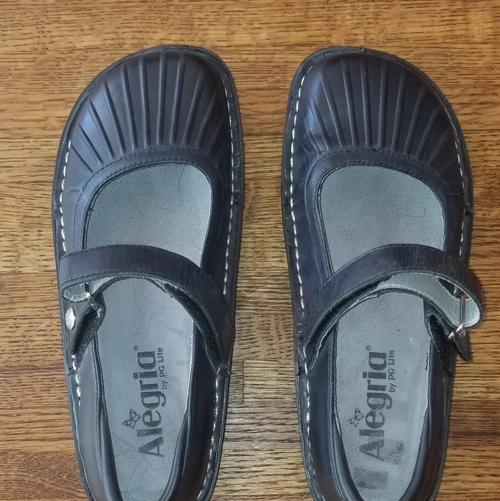 Allegra Black Ladies shoes, worn only twice.